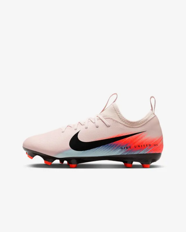 Nike Zoom Mercurial Vapor 16 Academy FG/MG United 002 Pack (GS) visual detail IB3660 600 23125 Visual look at Nike Zoom Mercurial Vapor 16 Academy FG/MG United 002 Pack (GS) in the main image