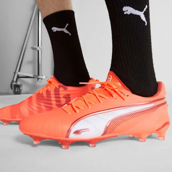 Puma King Ultimate FG AG 'Unlimited Pack' product photo with a gallery presentation