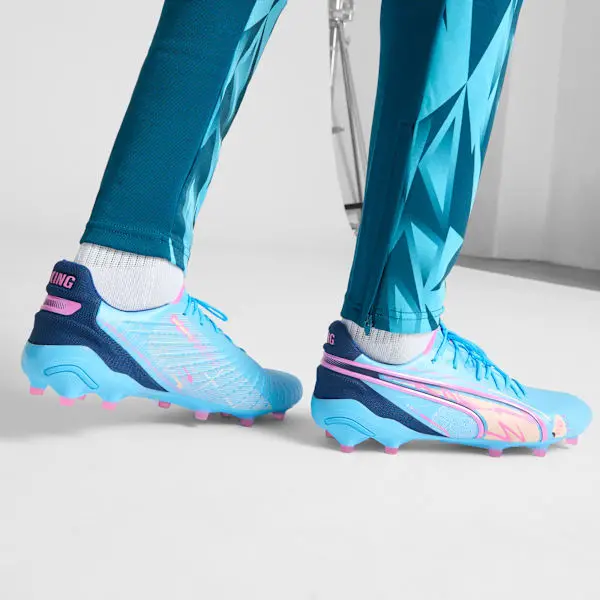 Product imagery for Puma King Ultimate FG/AG Volume Up Pack, gallery view