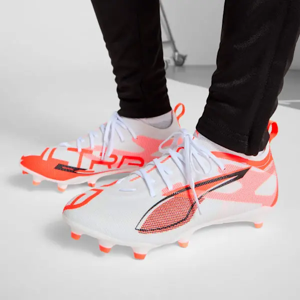 Puma Ultra 5 Pro FG/AG White / Black (GS) pictured from the gallery product perspective